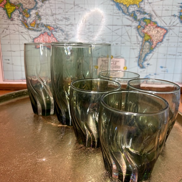 Set of  8 anchor hocking green swirl glasses - Picture 3 of 5